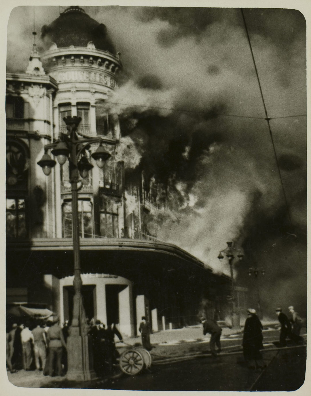 L'incendie des Nouvelles Galeries Carte postale - Anonyme - 1938 coll. Musée d'Histoire de Marseille