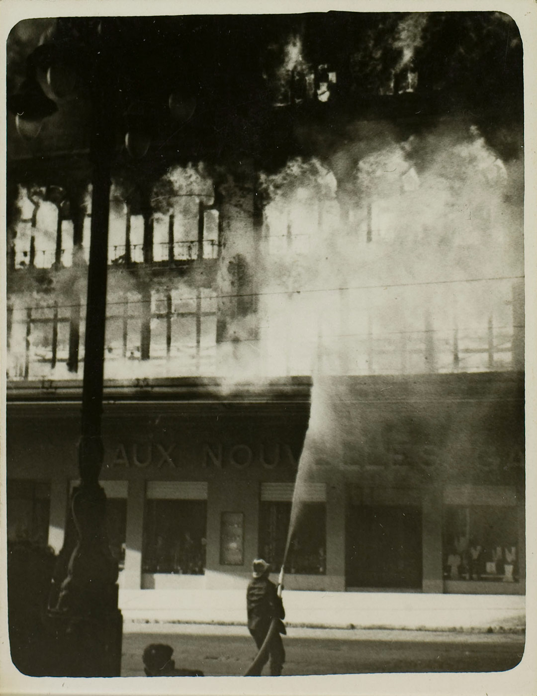 L'incendie des Nouvelles Galeries Carte postale - Anonyme - 1938 coll. Musée d'Histoire de Marseille