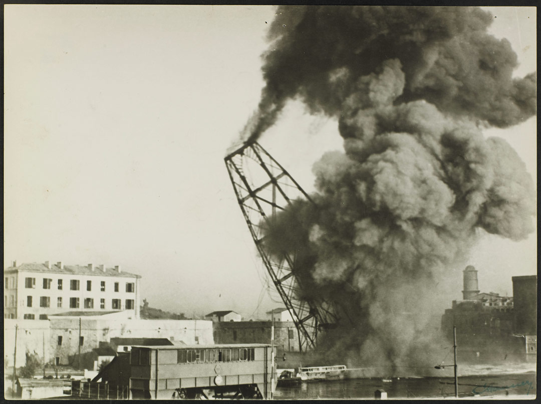 Démolition de la pile sud du Pont Transbordeur septembre 1945 coll. Musée d'Histoire de Marseille