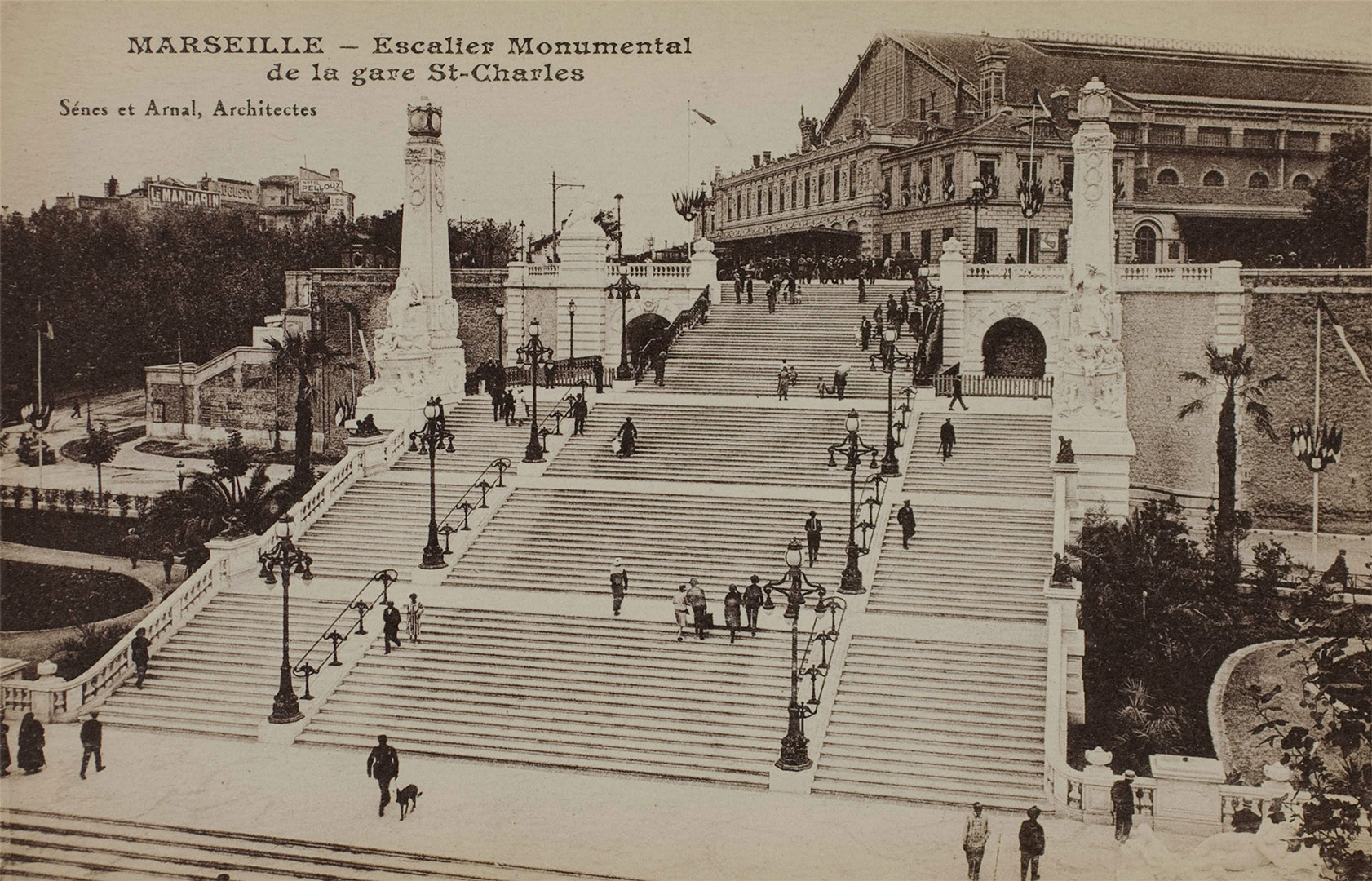 Escalier monumental de la gare St Charles carte postale - anonyme- 1ère moitié XXème coll. Musée d'Histoire de Marseille
