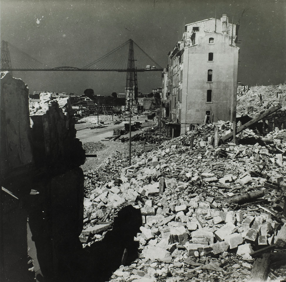Les vieux quartiers détruits par les Allemands 1943 coll. Musée d'Histoire de Marseille