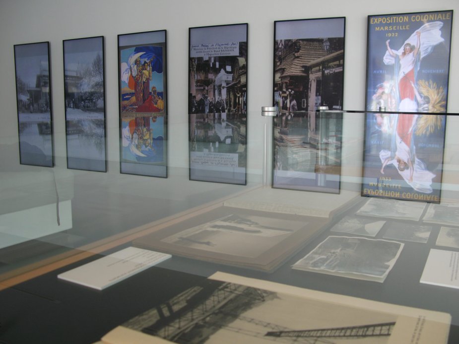 Vue de l'installation vidéo 6 écrans synchronisés au Musée d'Histoire de Marseille